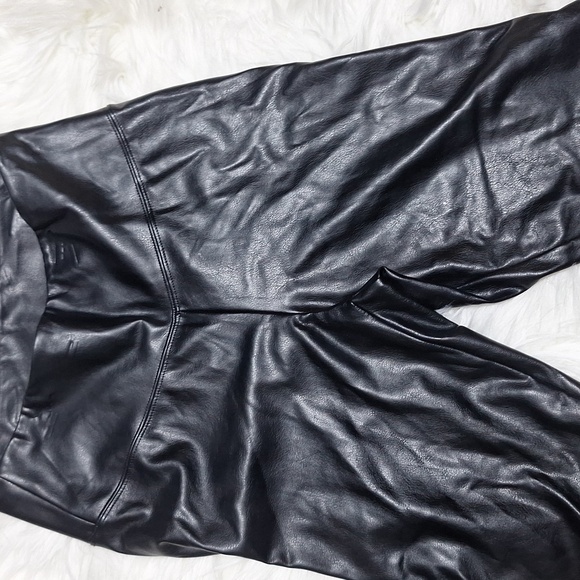 WHBM runway legging size 6, 100% polyurethane, great shape - Picture 2 of 12